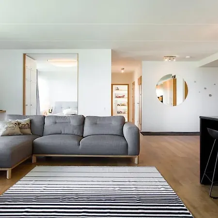 Luxury Seaside 3 Bedroom With Balcony *