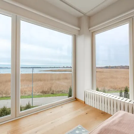 Luxury Seaside 3 Bedroom With Balcony