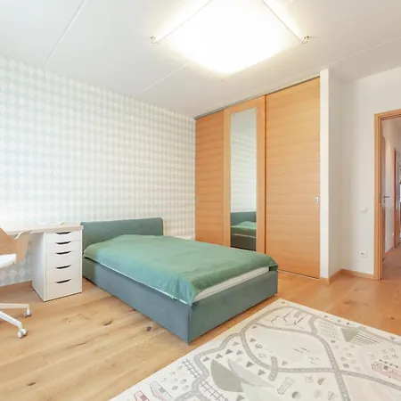 Apartment Luxury Seaside 3 Bedroom With Balcony *