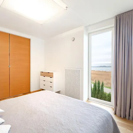 Luxury Seaside 3 Bedroom With Balcony Apartment *